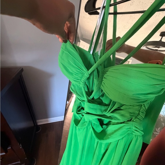Elegant Green Maxi Dress - Picture 5 of 7